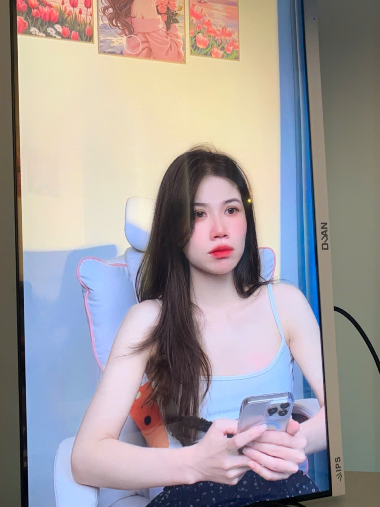 Combo Máy Livestream Quốc Dân Sony ZV-E10 & Sigma 18-50mm F2.8 – Giải Pháp Lên Hình Nét Căng Chuẩn Studio Cho Tiktoker, KOC & Chủ Shop Bán Hàng Online