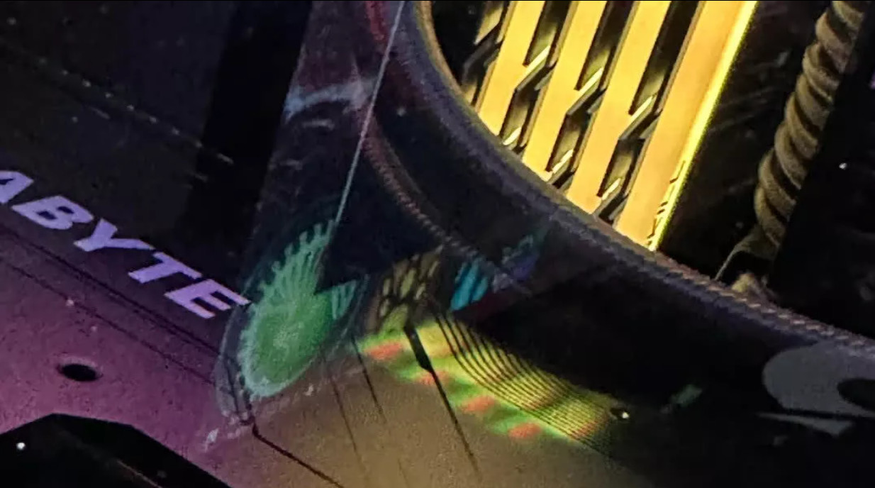 Sự thật về LED RGB trên RAM và hiện tượng đổi màu bề mặt card đồ họa