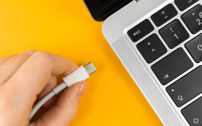 Laptop nên sạc bao lâu là đủ? Thời gian sạc Laptop chuẩn cho mọi dòng máy
