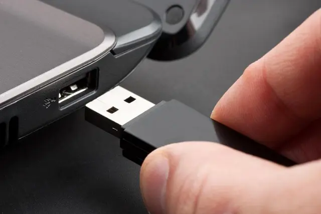 dongle cắm vào máy