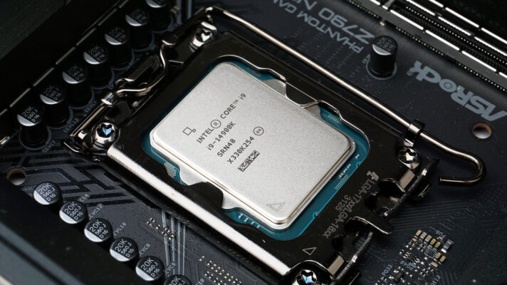 Hình ảnh chip Intel lắp trong mainboard thể hiện rõ cách đặt tên cpu Intel