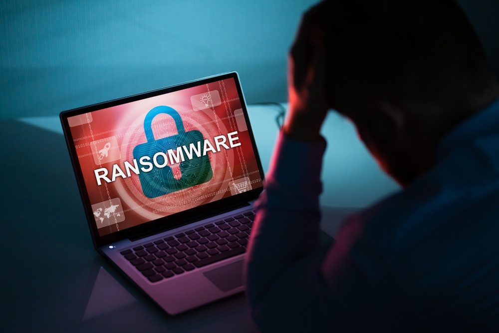 Ransomware: Malware chuyên mã hóa dữ liệu và yêu cầu người dùng trả tiền chuộc để mở khóa.