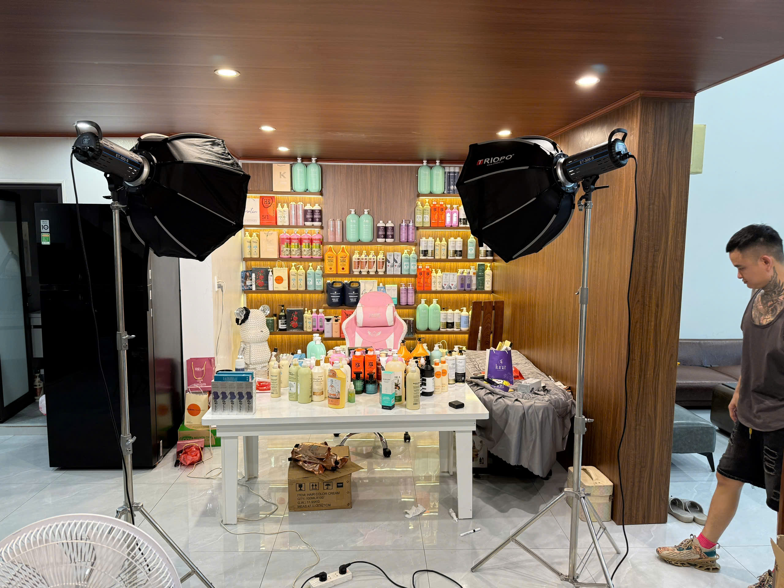 Setup Đèn Livestream Mỹ Phẩm Với Hai Softbox Studio