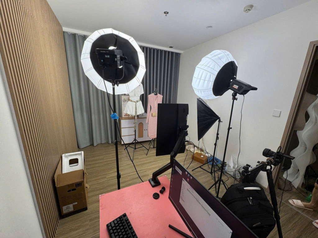 Cách Bố Trí Đèn Phòng Livestream Đẹp, Sáng Đều Và Chuyên Nghiệp