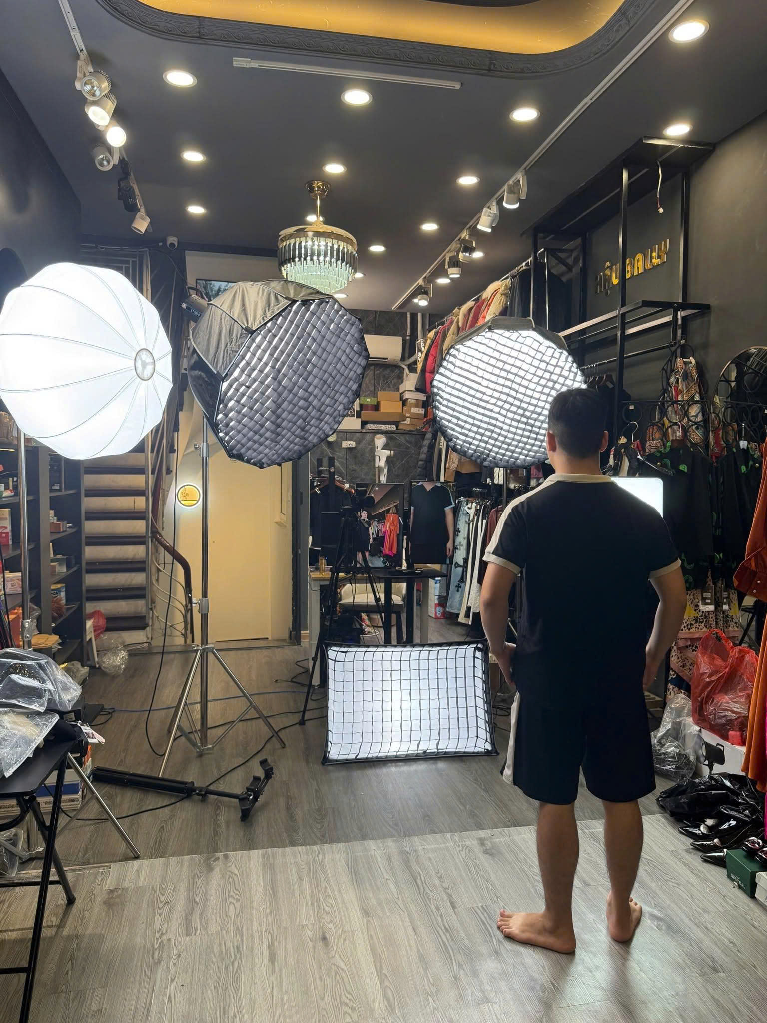 Setup Livestream MultiLive Bán Hàng Với Hệ Thống Đèn Studio