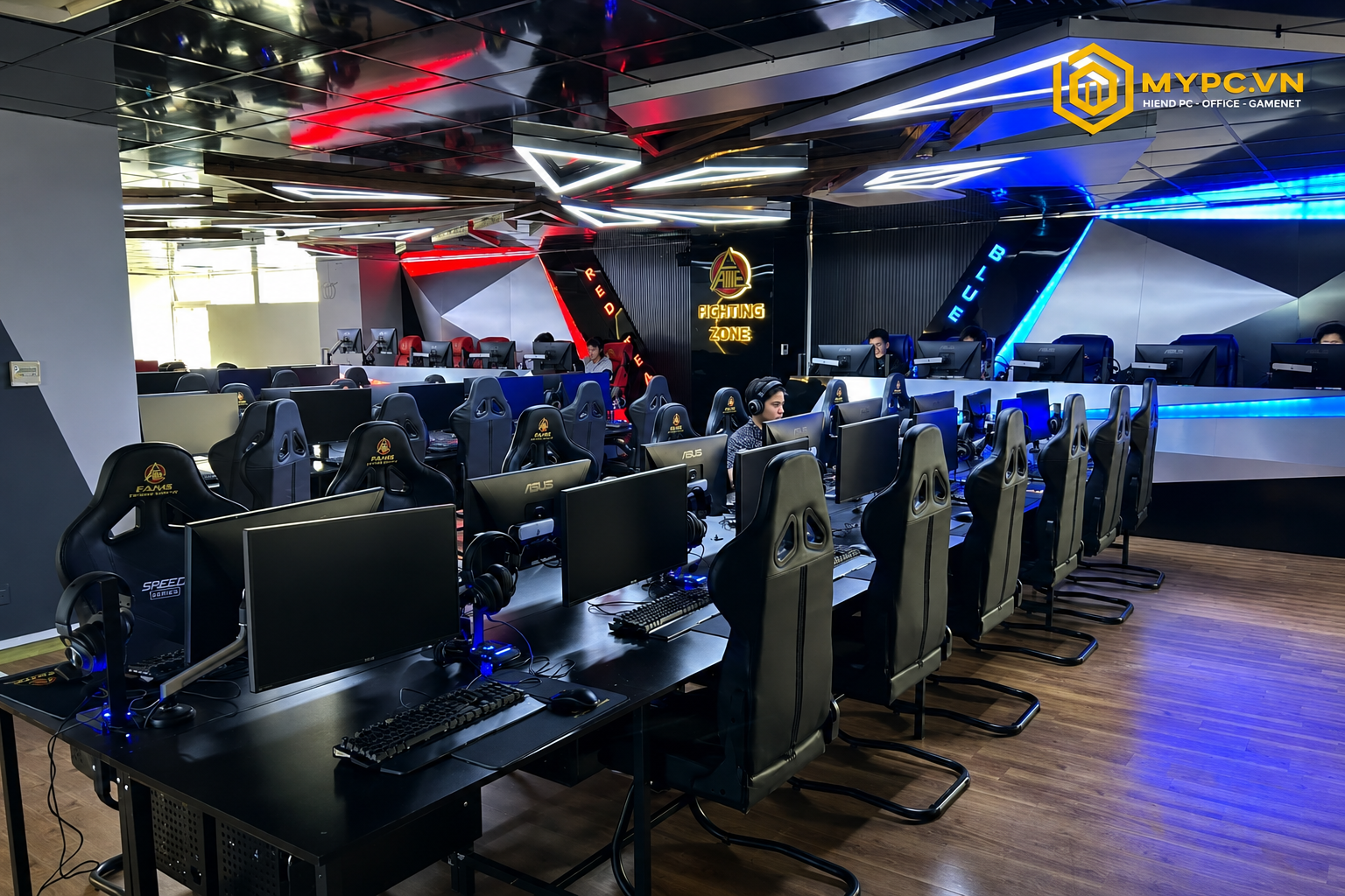 Mô hình phòng net 2026 với dàn PC Gaming bố trí khoa học tại MyPC